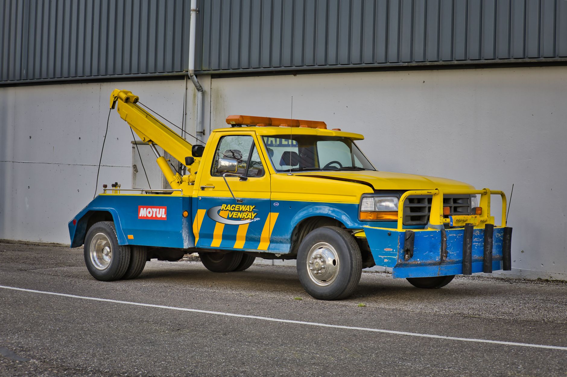 Remorquage voiture équipe à Marignane